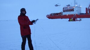 Από την Ύδρα στην Αρκτική: Ο Μ. Τσαμαδός μελετά το πολικό κλίμα και χαρτογραφεί το λιώσιμο των πάγων