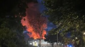 Βρετανία: Ισχυρή έκρηξη σε αποθήκη βιομηχανικής περιοχής, αισθητή σε όλη την πόλη