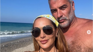  Δέσποινα Βανδή – Βασίλης Μπισμπίκης: Οι διακοπές στην Κρήτη και οι φωτογραφίες από την παραλία