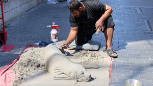 Ένας σκύλος από… άμμο στο κέντρο του Ηρακλείου!