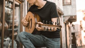 Μαθήματα παραδοσιακών χορών και λαούτου στο Κέντρο Νέων Δήμου Ρεθύμνης