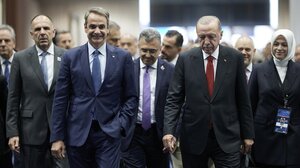 Τελικές προετοιμασίες για τη συνάντηση Μητσοτάκη με Ερντογάν