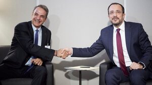 Μητσοτάκης - Χριστοδουλίδης: «Ελλάδα και Κύπρος είναι απολύτως προσηλωμένες στην υλοποίηση της ηλεκτρικής διασύνδεσης»