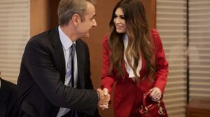 Στη Νέα Υόρκη ο Μητσοτάκης συναντήθηκε με τη νέα πρέσβη των ΗΠΑ στην Ελλάδα, Κίμπερλι Γκίλφοϊλ