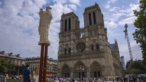 Τρομοκράτες απειλούν τον ναό της Παναγίας των Παρισίων σε παλιό, ψεύτικο βίντεο