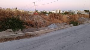 Πάρκο Ερυθραίας ή χώρος εναπόθεσης μπάζων;