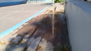 "Νερό δεν έχει το Ηράκλειο και η βρύση στο Δημοτικό Σχολείο τρέχει μέρες"