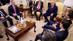 Η πρώτη αποτίμηση της συνάντησης Τραμπ με Ερντογάν: Οι «βαριές» συμφωνίες, το «παζάρι» για τα F-35 και η Θεολογική Σχολή της Χάλκης