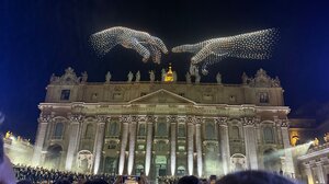 Drone show-υπερθέαμα στο Βατικανό - Τα έργα του Μιχαήλ Αγγέλου στον ουρανό της Ρώμης