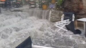 Ποτάμια δρόμοι και πλατείες στη Βιάννο από την έντονη βροχή! - "Πνίγηκε" και ο Τσούτσουρας (video)