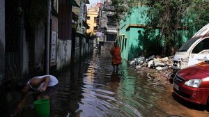 Τουλάχιστον 12 νεκροί από τις σφοδρές βροχοπτώσεις στην Κολκάτα της Ινδίας