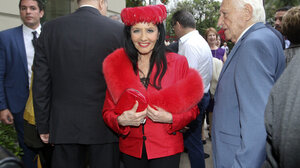 Ζωζώ Σαπουντζάκη: Ενοχλημένη από τις φήμες που αφορούν την κατάσταση της υγείας της