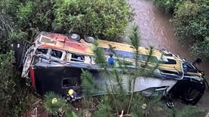 Αργεντινή: Εννέα άνθρωποι σκοτώθηκαν όταν λεωφορείο έπεσε από γέφυρα σε ποταμό