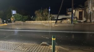 Ρέθυμνο: Πλημμύρισαν δρόμοι λόγω της έντονης νεροποντής!