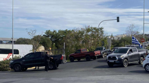 Μπλόκο των αγροτοκτηνοτρόφων στον κόμβο Ατσιποπούλου, κλειστός ο δρόμος - Βίντεο