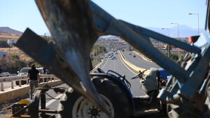 Όλοι οι αγρότες μαζί και οι Κρήτες μόνοι τους! 