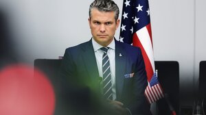 Το αεροπλάνο του Αμερικανού Υπ. Άμυνας, Χέγκσεθ προσγειώθηκε εκτάκτως στη Βρετανία