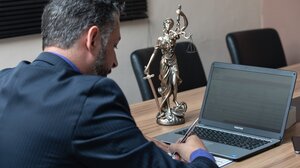 Τα θεσμικά εχέγγυα ενδυνάμωσης των Δικηγόρων ως εχέγγυα του Κράτους Δικαίου