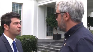 Απολύθηκε ο Τούρκος δημοσιογράφος μετά το «πήραμε τον π@@» για τη συνάντηση Τραμπ με Ερντογάν