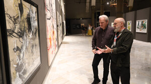 Στην έκθεση ζωγραφικής του Νίκου Βισκαδουράκη, ο δήμαρχος Ηρακλείου