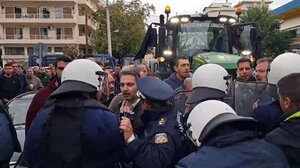 Επεισόδια αγροτών - Αστυνομίας στη Λιβαδειά (βίντεο)