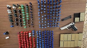 Τα πιστόλια και οι γεμιστήρες στο σπίτι και το αυτοκίνητο οδήγησαν στη σύλληψή τους