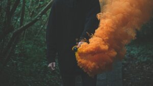 Ρέθυμνο: Δικυκλιστής ήταν "φορτωμένος" με φωτοβολίδες και καπνογόνα