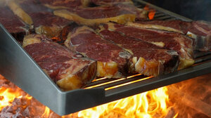 Έρευνα αποκαλύπτει: Οι ουρολοιμώξεις συνδέονται με κατανάλωση μολυσμένου κρέατος