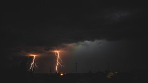 Η καταιγίδα "Έιμι" πλήττει τη βορειοδυτική Γαλλία -Δύο νεκροί 