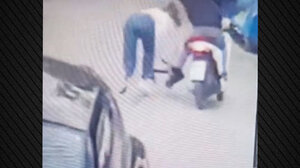 Αγία Βαρβάρα: Παρίστανε τον διανομέα και άρπαζε με βία τσάντες γυναικών στον δρόμο - Δείτε βίντεο