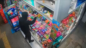 Βίντεο από τη δράση 16χρονων που λήστευαν περίπτερα στα νότια προάστια - Συνελήφθησαν και οι γονείς τους