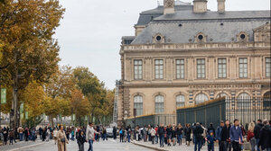 Πέντε νέοι ύποπτοι συνελήφθησαν για τη ληστεία στο Λούβρο - Άφαντα τα κλοπιμαία