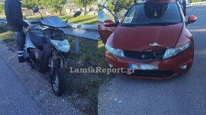 Μετωπική σύγκρουση ΙΧ με μηχανάκι στη Λαμία