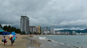 Τα δυτικά παράλια του Μεξικού απειλούνται από κυκλώνα