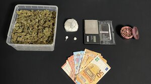 Έκρυβε στο σπίτι περισσότερα από 300 γραμμάρια κάνναβης και κοκαΐνη