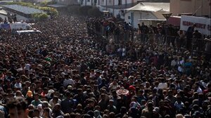 Παλαιστίνιοι υποδέχθηκαν τους απελευθερωμένους κρατούμενους της Χαμάς με πανηγυρισμούς