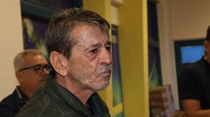 Η τελετή "παράδοσης - παραλαβής" και τα δάκρυα του Γιάννη Πετράκη