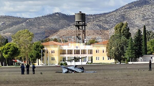 Συναγερμός στο Τατόι: Έπεσε εκπαιδευτικό αεροσκάφος - Δύο τραυματίες