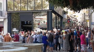 Ηράκλειο: Γκρουπ τουριστών και αυξημένη κίνηση στο κέντρο της πόλης! 