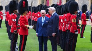 «Παραιτήσου ή απολύεσαι»: Ο Τραμπ «έφαγε» διευθυντή μουσείου γιατί αρνήθηκε να χαρίσει το σπαθί του Αϊζενχάουερ