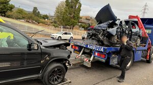 Τροχαίο με 2 νεκρούς και 4 τραυματίες στις Αφίδνες - Άμορφη μάζα σιδερικών τα οχήματα