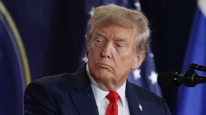 Ο Τραμπ δηλώνει ότι "είναι κρίμα" που "δεν επιτρέπεται" να διεκδικήσει τρίτη θητεία