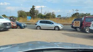 Αστυνομικό μέγαρο: Πάρκαρε σαν κύριος και «έκλεισε» όλους τους υπόλοιπους!