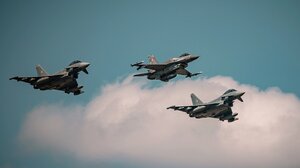 Η Πολωνία απογειώνει εσπευσμένα μαχητικά εν μέσω πληγμάτων της Ρωσίας στην Ουκρανία