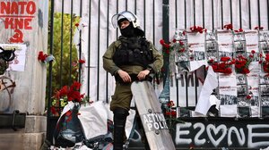 Η ΕΛΑΣ προχώρησε σε 19 προσαγωγές και μία σύλληψη γύρω από το Πολυτεχνείο