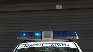 Θεσσαλονίκη: Επίθεση με μολότοφ σε περιπολικό της ΕΛΑΣ έξω από το τουρκικό προξενείο