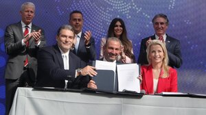 Ζάππειο: Υπογράφηκε η συμφωνία για την προμήθεια αμερικανικού LNG προς τη ΝΑ Ευρώπη