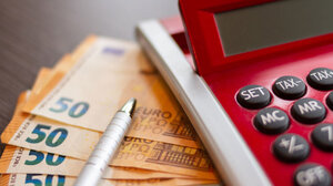 Δώρο Πάσχα 2026: Μέχρι πότε γίνεται η πληρωμή - Τι ισχύει για τους ανέργους και πώς υπολογίζεται