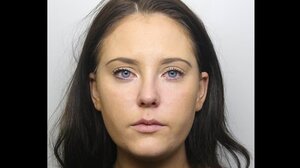 22χρονη στη Βρετανία ανάρτησε γυμνές φωτογραφίες της πρώην συντρόφου του πατέρα της και κατέληξε στη φυλακή