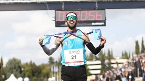 Ο Παναγιώτης Καραΐσκος θριάμβευσε στον 42ο Αυθεντικό Μαραθώνιο